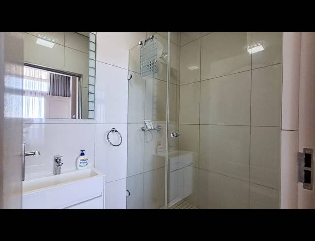 1 BEDROOM APARTMENT FOR SALE IN UMHLANGA RIDGE